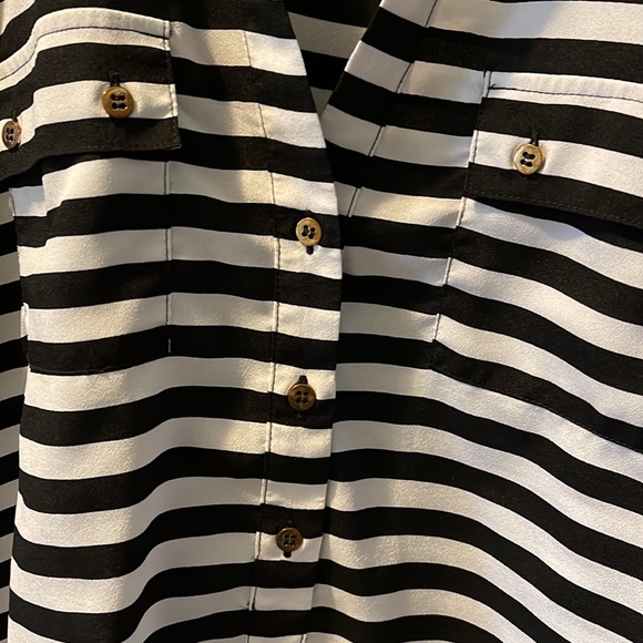 Short sleeve black and white woman’s top - Picture 4 of 4